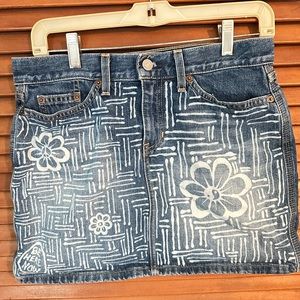 Vintage Gap Jeans Denim Mini Skirt size 6 - Bleach Hippie Detail